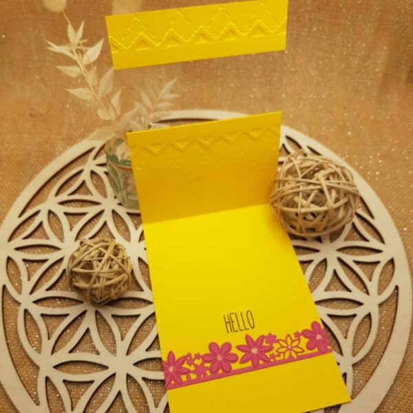 carte hello jaune fleur rose intérieur