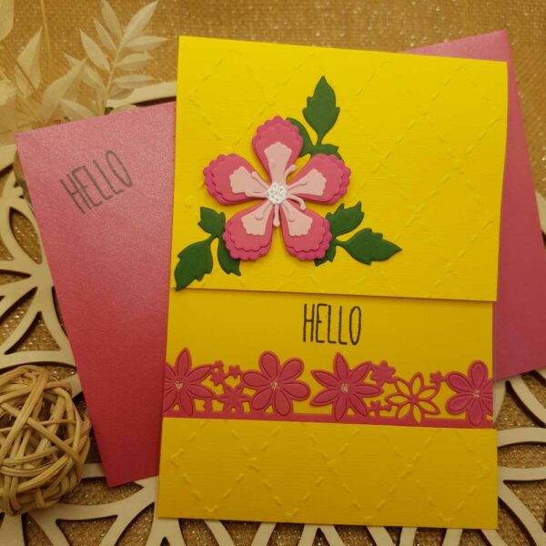 carte hello jaune fleur rose enveloppe