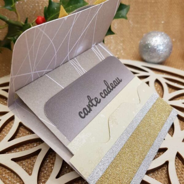 porte carte cadeau couleur or ouvert