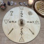 support en bois avec correspondances éléments tarot astro