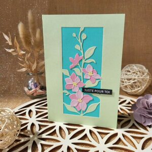 Carte douce et féminine avec fleurs roses, réalisée à la main pour toutes les attentions