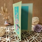 Création artisanale unique : carte verte aux fleurs délicates et message “Juste pour toi”