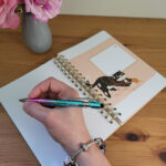 Stylo en métal bicolore gravé du mot "Rêveuse"