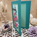 Carte florale en papier découpé avec calque vert et messages "je pense à toi" et "juste pour te dire" – carterie artisanale
